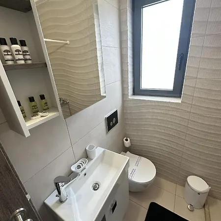 Gtrip South Suburbs Maisonette - 3132 Apartment *