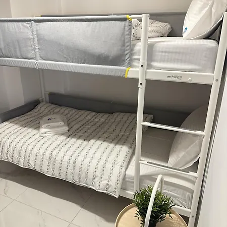 Gtrip South Suburbs Maisonette - 3132 Apartment *